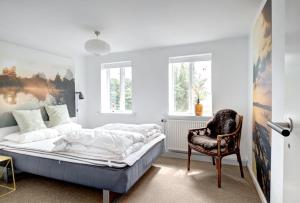 Giường trong phòng chung tại Stunning Home In Knebel With 4 Bedrooms And Wifi