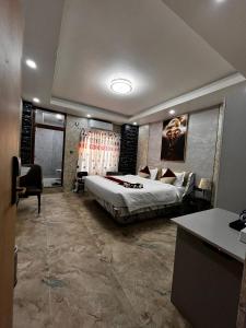 Giường trong phòng chung tại Hotel Robot