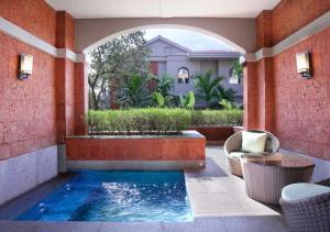Hilton Goa Resort Candolim内部或周边的泳池