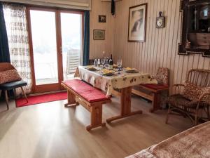 Posezení v ubytování Apartment Les Bluets by Interhome