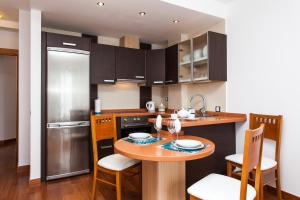 A kitchen or kitchenette at Corralejo Main Street Apartment