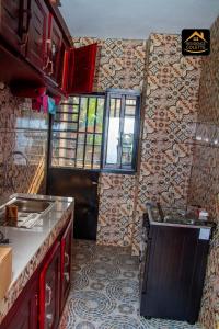 Kuchyň nebo kuchyňský kout v ubytování Chambre privée à Bafoussam Diengdam proche agence BlueBird