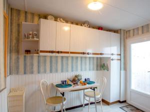 Køkken eller tekøkken på Holiday Home La Petite Escale by Interhome + 17 billeder