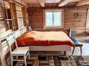 Postel nebo postele na pokoji v ubytování Holiday Home Ekbacken by Interhome