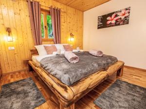Postel nebo postele na pokoji v ubytování Holiday Home Mirjam by Interhome