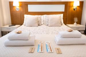 a bedroom with a bed with two towels on it at Mandarina 119 in San Miguel de Abona +42 photos