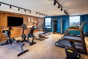 Fitness centrum a/nebo fitness zařízení v ubytování Courtyard by Marriott Lyon Eurexpo Stadium