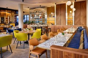 Restaurace v ubytování Courtyard by Marriott Lyon Eurexpo Stadium