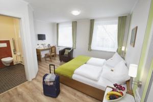 Postel nebo postele na pokoji v ubytování Hotel Lindenhof