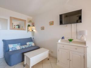 TV a/nebo společenská místnost v ubytování Apartment La Gaillarde-19 by Interhome