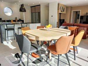 Et opholdsområde på Holiday Home Keryanne by Interhome + 29 billeder