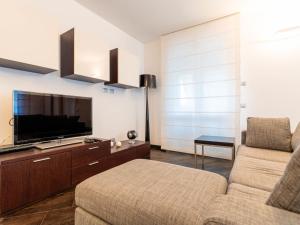 Μια τηλεόραση ή/και κέντρο ψυχαγωγίας στο Apartment Angela by Interhome +34 φωτογραφίες