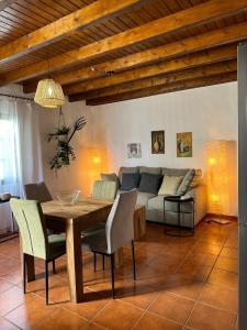 Et opholdsområde på Cozy Canarian guesthouse with large garden