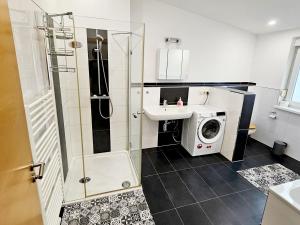 Ένα μπάνιο στο Nice Apartment in Gelnhausen +11 φωτογραφίες