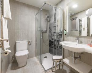 Ein Badezimmer in der Unterkunft Hesperia Murcia Centro