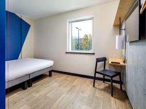 ibis budget Manchester Airport T2客房内的一张或多张床位