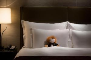 A bed or beds in a room at The Ritz-Carlton, Hong Kong