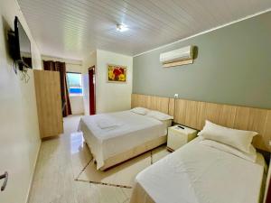 Postel nebo postele na pokoji v ubytování HOTEL GUAIRACÁ