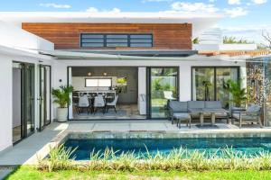 Villa Tapya - Amazing Villa with private pool في كاب مالهيريوكْسْ: منزل به حوض سباحة أمام المنزل +29 صورة