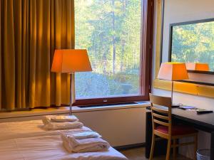 Postel nebo postele na pokoji v ubytování Hotel Korpilampi