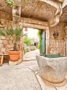 Gallery image of Historic house in Stari Grad +16 photos