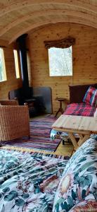 Posezení v ubytování Pike's Cabin in the Woods