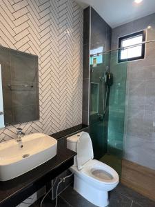 a bathroom with a toilet and a sink and a shower at Mada pool villa near Aonang beach in Ban Chong Phli +64 photos
