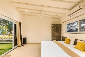 Postel nebo postele na pokoji v ubytování Serene Retreat by StayJadePoolBasketball Court + 25 fotografií