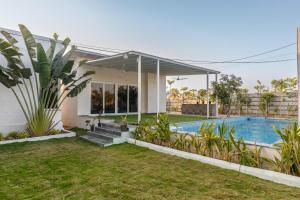 Bazén v ubytování Serene Retreat by StayJadePoolBasketball Court nebo v jeho okolí