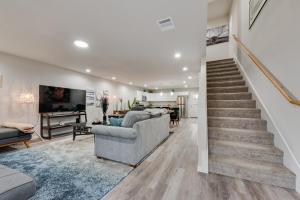 Χώρος καθιστικού στο Happy Large Home with 2 living area near Stockyard, AT&T