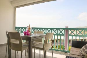 Balkón nebo terasa v ubytování Un petit coin de paradis - Ocean view Orient Bay - St Barthélémy