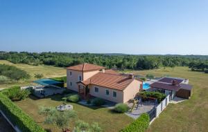 an aerial view of a house with a pool at Villa St. Anna in Radetići - Haus für 8 Personen in Radetići