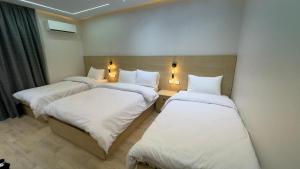 Letto o letti in una camera di Landmark Hostel Cairo