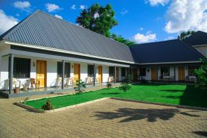 an image of a house with a patio at Hakuna in Arusha