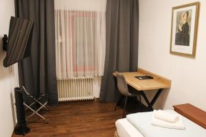 Postel nebo postele na pokoji v ubytování Hotel Simonis Koblenz