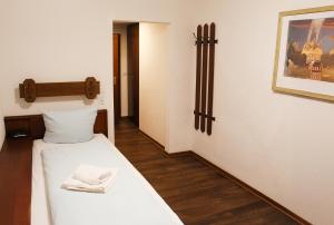 Postel nebo postele na pokoji v ubytování Hotel Simonis Koblenz