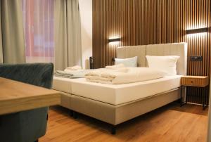 Postel nebo postele na pokoji v ubytování Hotel Simonis Koblenz