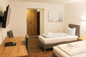 Postel nebo postele na pokoji v ubytování Hotel Simonis Koblenz