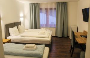 Postel nebo postele na pokoji v ubytování Hotel Simonis Koblenz
