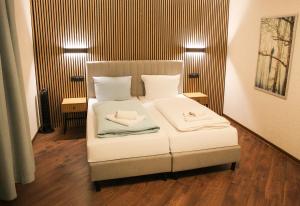 Postel nebo postele na pokoji v ubytování Hotel Simonis Koblenz