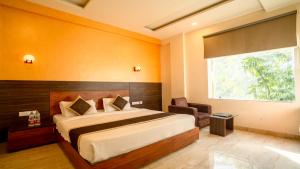 Postel nebo postele na pokoji v ubytování Hotel Bhaskar