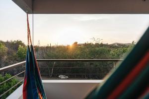 2BR LXRY Jansofat tropic oasis apt & pool的阳台或露台