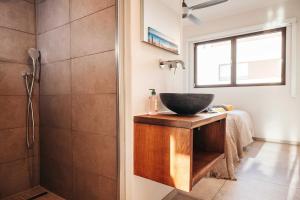 2BR LXRY Jansofat tropic oasis apt & pool的一间浴室