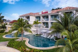 Bazén v ubytování Sandals Montego Bay All Inclusive - Couples Only nebo v jeho okolí