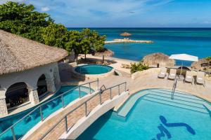 Bazén v ubytovaní Sandals Montego Bay All Inclusive - Couples Only alebo v jeho blízkosti