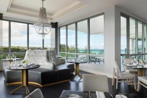 Uma área de estar em Sandals Royal Barbados All Inclusive - Couples Only