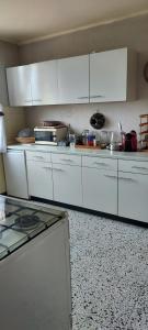a kitchen with white counters and white cabinets at Villa Maison de campagne 04 Vacheres Luberon 3 chambres 8 personnes in Vachères