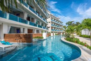 Bazén v ubytování Sandals Dunns River All Inclusive Couples Only nebo v jeho okolí