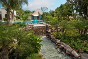 Bazén v ubytování Sandals Dunns River All Inclusive Couples Only nebo v jeho okolí