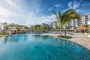Bazén v ubytování Sandals Dunns River All Inclusive Couples Only nebo v jeho okolí